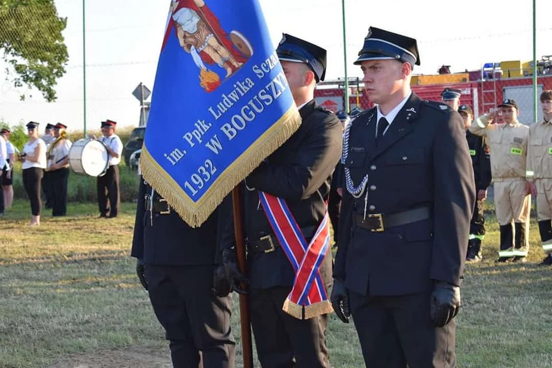 OSP Boguszyn ze sztandarem. Druhowie świętowali