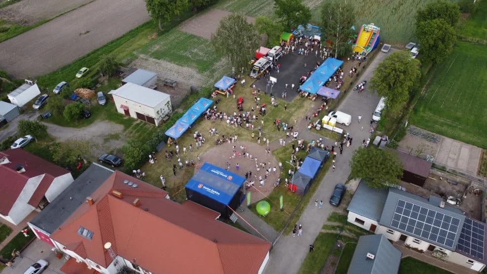 Świetna zabawa w Dobieszczyźnie. Festyn cieszył się dużym zainteresowaniem — zdjęcie 4 z 106