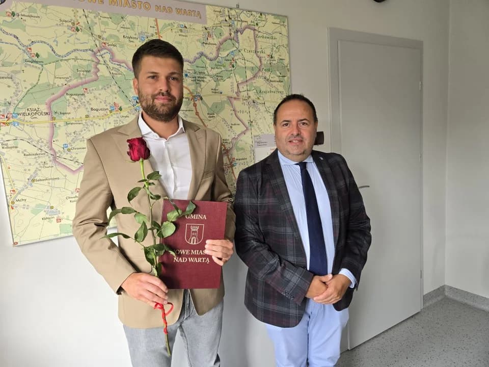 Nowi nauczyciele mianowani. Akty nadania awansu odebrali z rąk wójta — zdjęcie 4 z 5