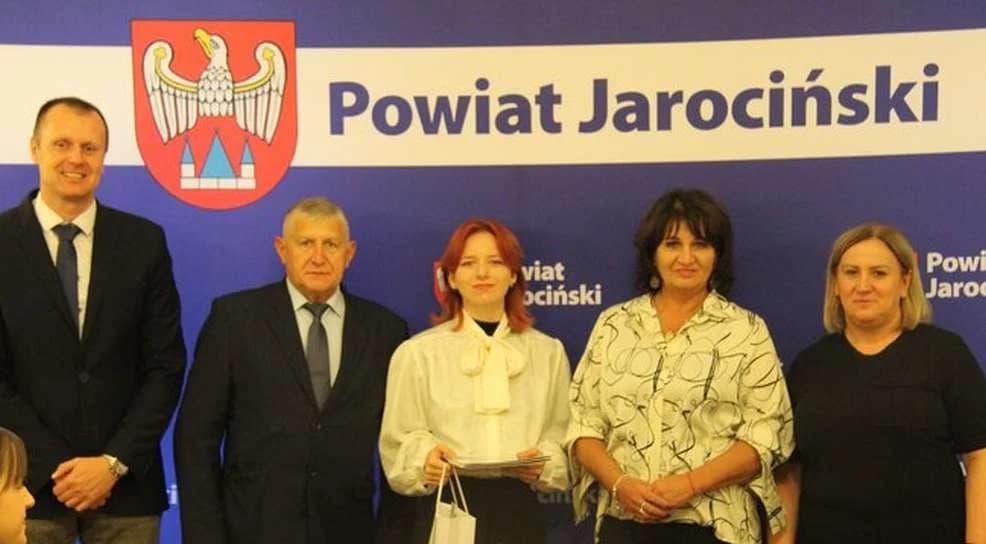 Najlepsi maturzyści ze szkół powiatu jarocińskiego nagrodzeni przez starostę — zdjęcie 6 z 8