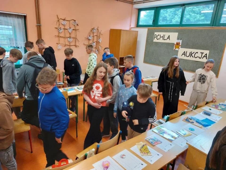 Sukces  akcji Wesołych Ogrodników 2025. Wrzuciliśmy do puszek więcej niż przed rokiem — zdjęcie 2 z 105