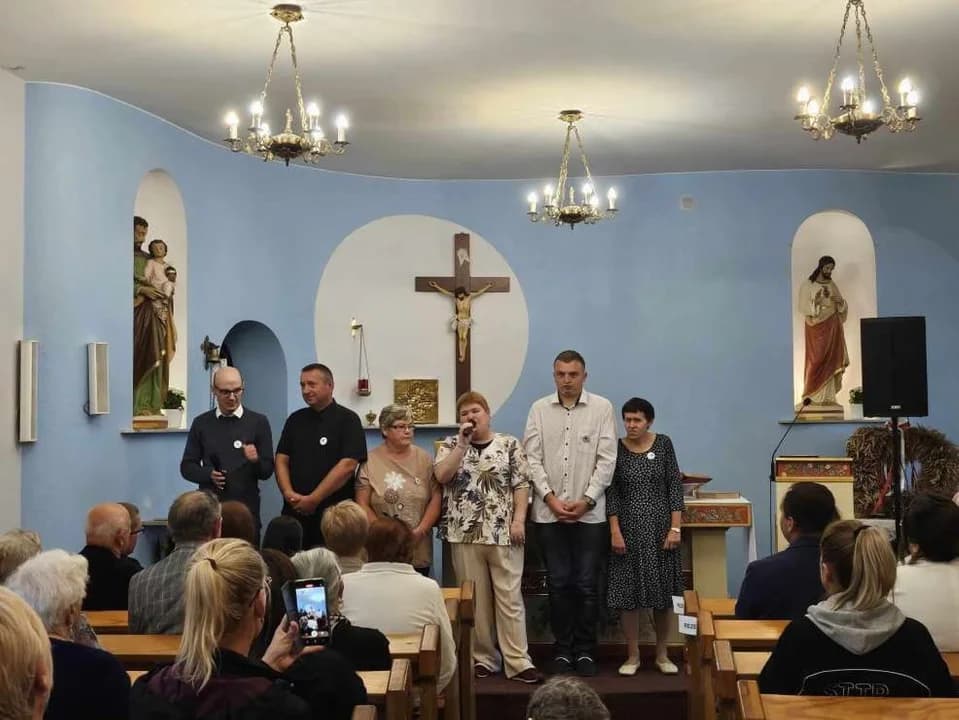 Spotkanie Rodzin i Przyjaciół Środowiskowego Domu Samopomocy w Dobieszczyźnie — zdjęcie 2 z 44