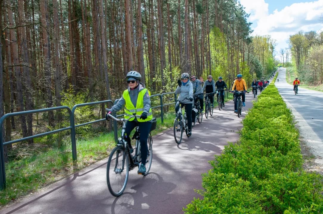 Trasa rajdu liczyła 45 km i wiodła do malowniczej Szwajcarii Żerkowskiej. — zdjęcie 4 z 71