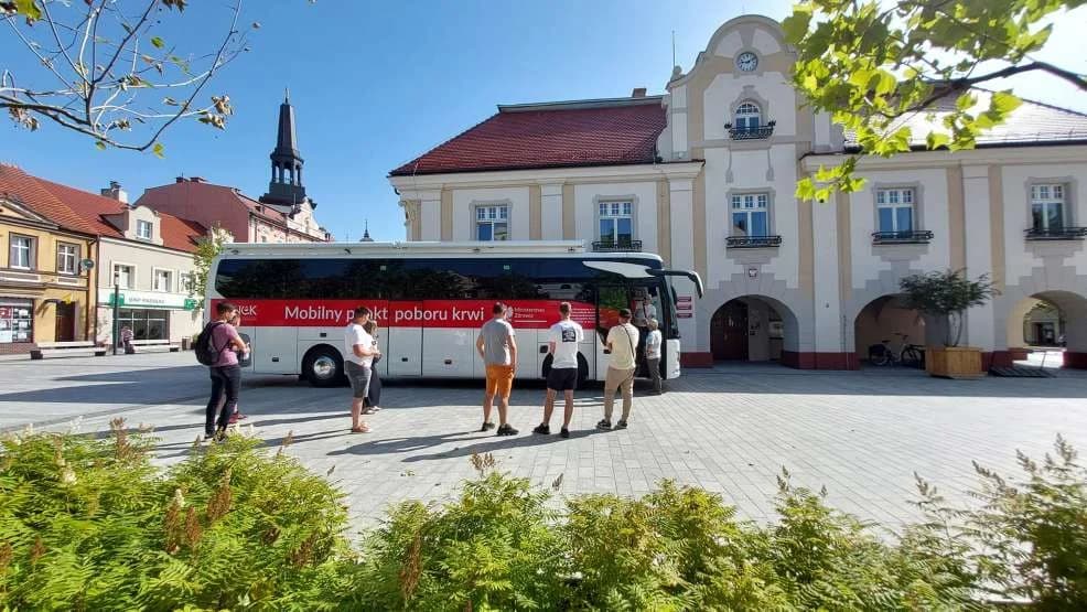 Akcja oddawania krwi na jarocińskim rynku — zdjęcie 2 z 5