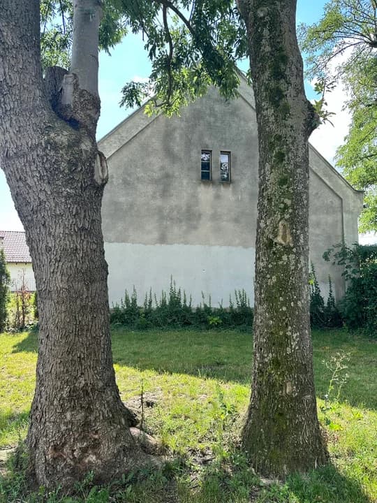 Gmina Jarocin wystawiła na sprzedaż pięknie położony dom niedaleko zalewu. Obok market i szkoła — zdjęcie 2 z 28