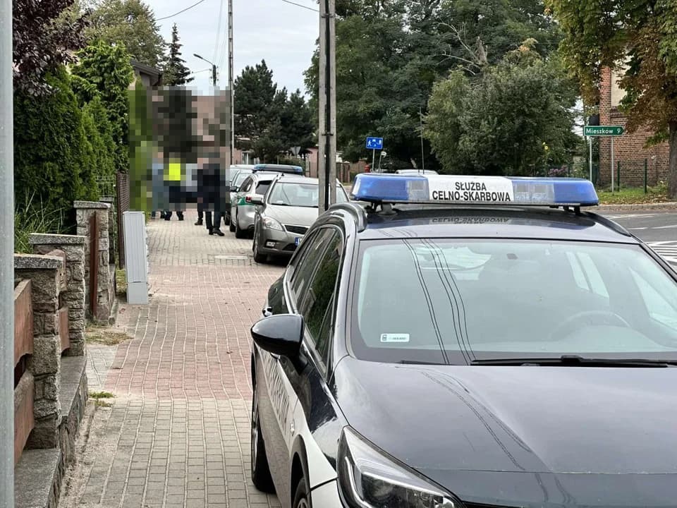 Akcja Służby Celno-Skarbowej w Żerkowie. Zamaskowani funkcjonariusze wkroczyli z samego rana — zdjęcie 5 z 5
