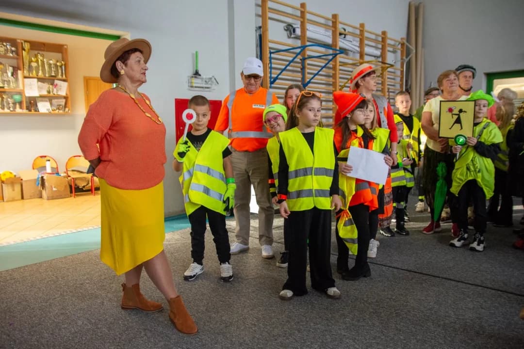 Wyjątkowy pokaz mody w SP nr 3 w Jarocinie — zdjęcie 2 z 56