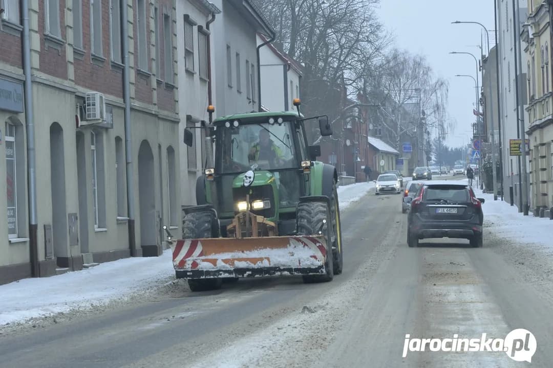 Trudne warunki na naszych drogach. Od nocy służby w akcji