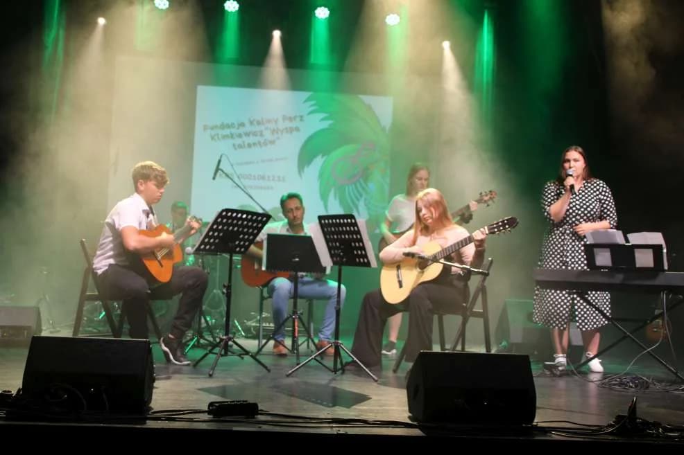 Autorska Szkoła Muzyki Rozrywkowej i Wokalistyki zakończyła kolejny rok nauki [ZDJĘCIA]