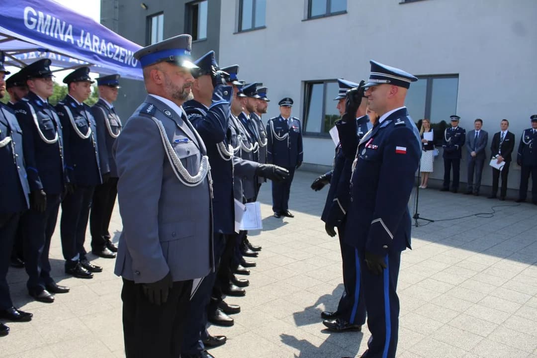 Święto Policji w Jarocinie. Policjanci odebrali awanse, padła ważna zapowiedź na 2027 rok