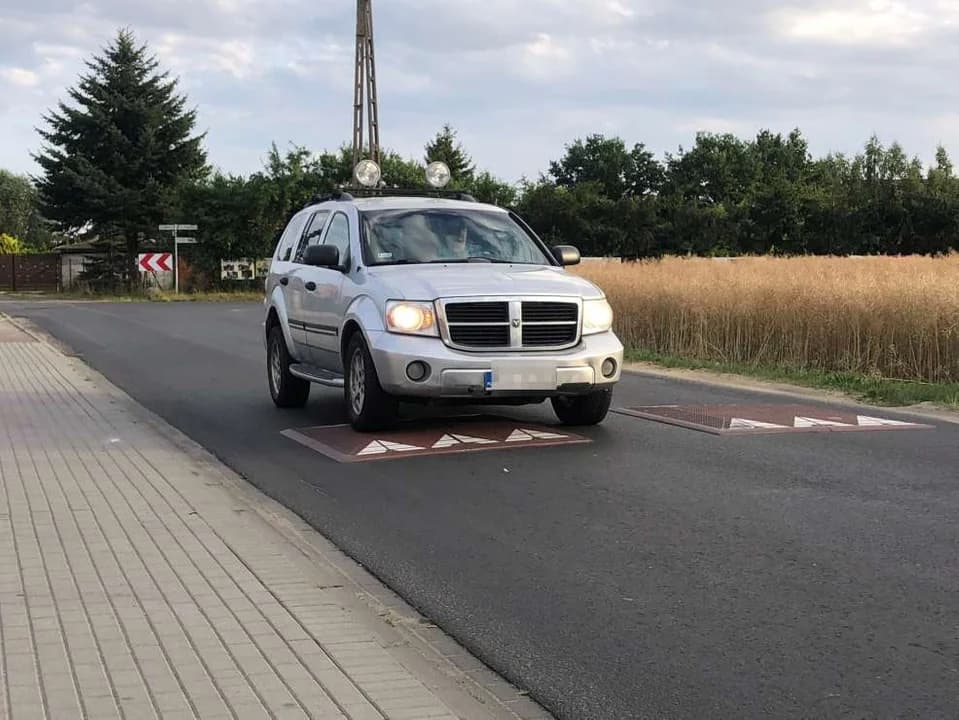 Gmina Jarocin montuje progi zwalniające — zdjęcie 5 z 14