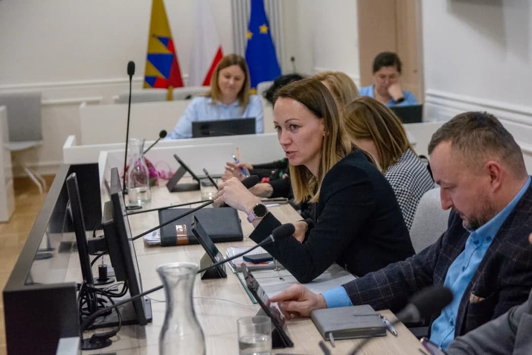 Jarocińscy radni podnieśli wynagrodzenie burmistrza. Ile będzie teraz zarabiała Urszula Wyremblewska-Korzyniewska? [ZDJĘCIA SONDA]