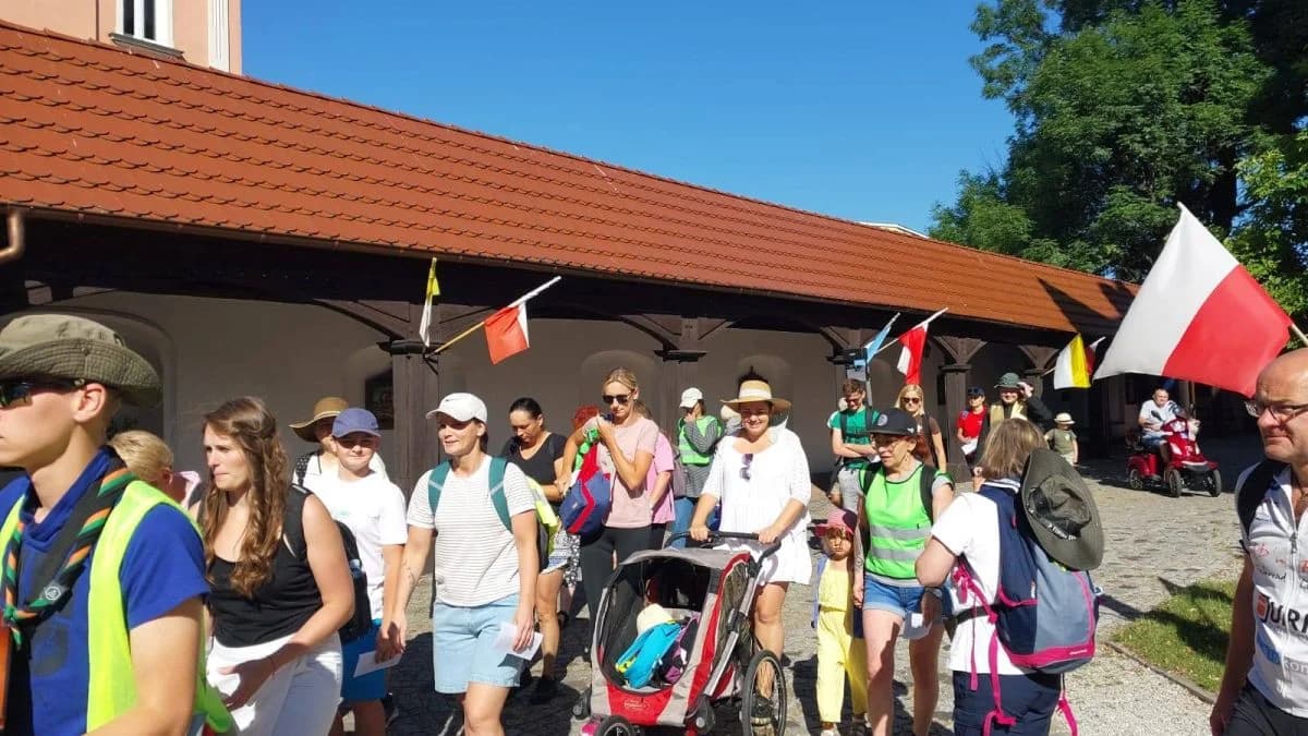 Rekordowa frekwencja na VIII Harcerskiej Pieszej Pielgrzymce do Borku Wlkp. [ZDJĘCIA] — zdjęcie 2 z 88