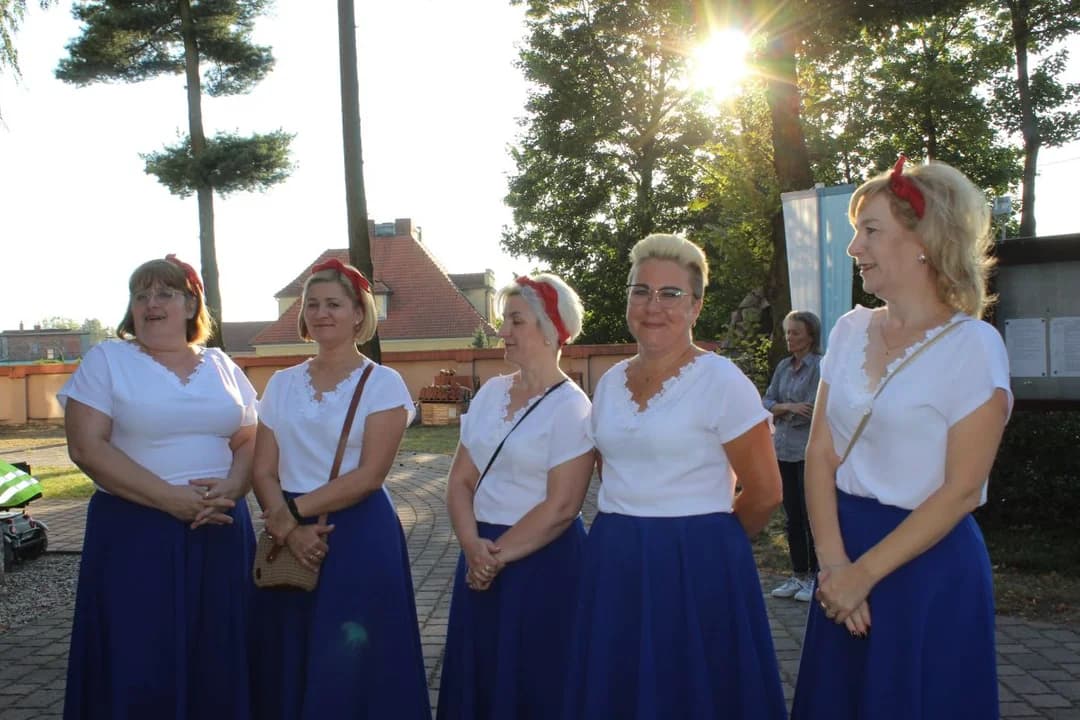 Uroczystość Matki Bożej Cieleckiej w parafii św. Małgorzaty w Cielczy z zawierzeniem KGW z gminy Jarocin — zdjęcie 4 z 166