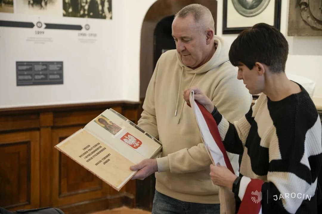 Wojciech Koterba oddał do Muzeum Regionalnego w Jarocinie umundurowanie i sztandar