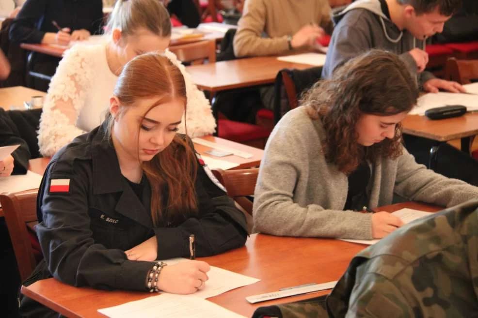 Konkurs wiedzy o Sejmie w Liceum Ogólnokształcącym w Jarocinie — zdjęcie 2 z 13