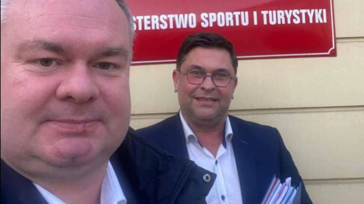 Marcin Zwierzyński, prezes spółki Jarocin Sport i jarociński radny Krzysztof Kłosowski — zdjęcie 1 z 3