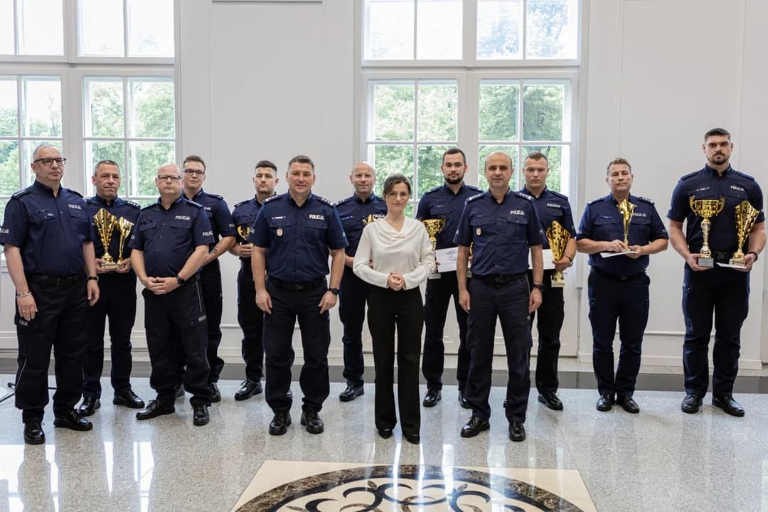Jarocińscy policjanci nagrodzeni wojewódzkim konkursie „Patrol Roku 2024” — zdjęcie 3 z 15