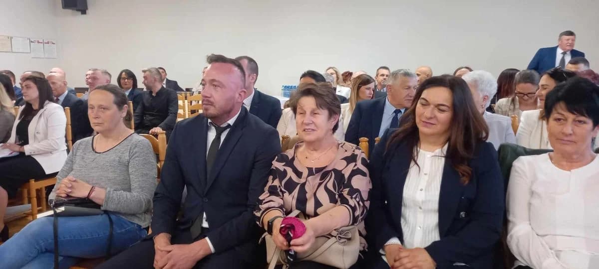 Nowo wybrani radni jaraczewskiej rady spotykają się na pierwszym posiedzeniu w rozpoczynającej się kadencji — zdjęcie 5 z 13