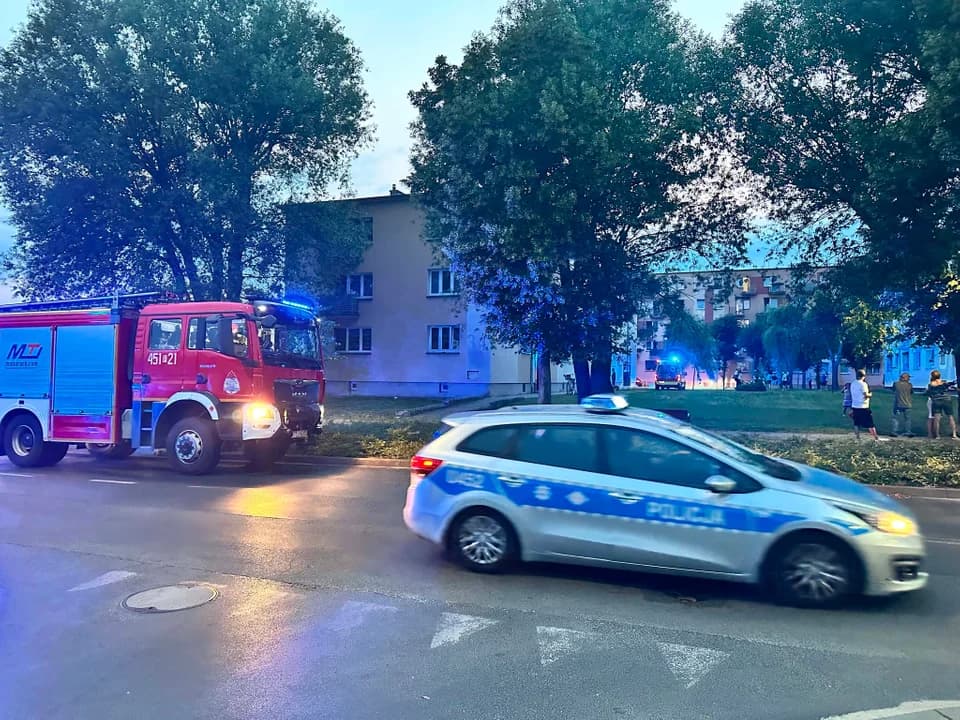 Do dramatycznych wydarzeń doszło we wtorkowy wieczór, 30 czerwca, w jednym z mieszkań przy ulicy Świętego Ducha w Jarocinie. Na miejscu natychmiast zjawiły się wszystkie służby ratunkowe.