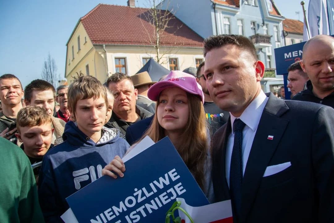 Sławomir Mentzen w Jarocinie. Kandydat na prezydenta RP spotkał się z mieszkańcami [ZDJĘCIA]
