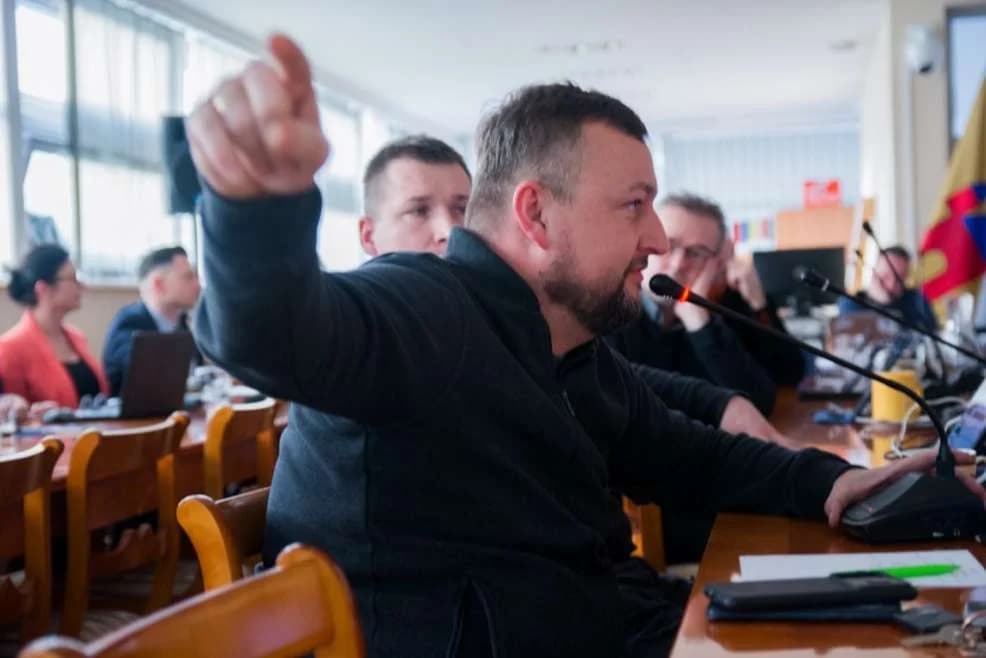 Nadzwyczajne posiedzenie Rady Miejskiej w Jarocinie. W programie sytuacja gminnej spółki Jarocin Sport [ZDJĘCIA]