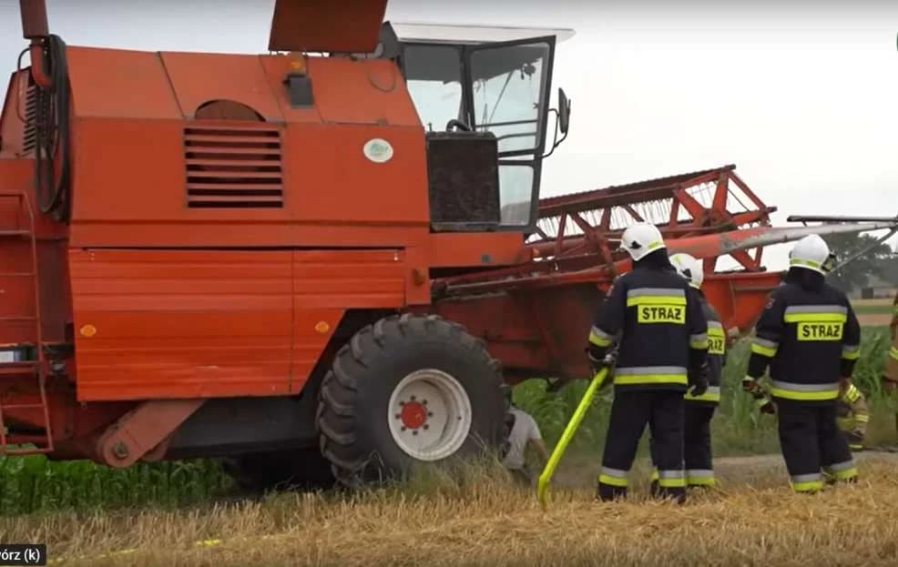 Pożar kombajnu w Goli w gminie Jaraczewo — zdjęcie 4 z 8
