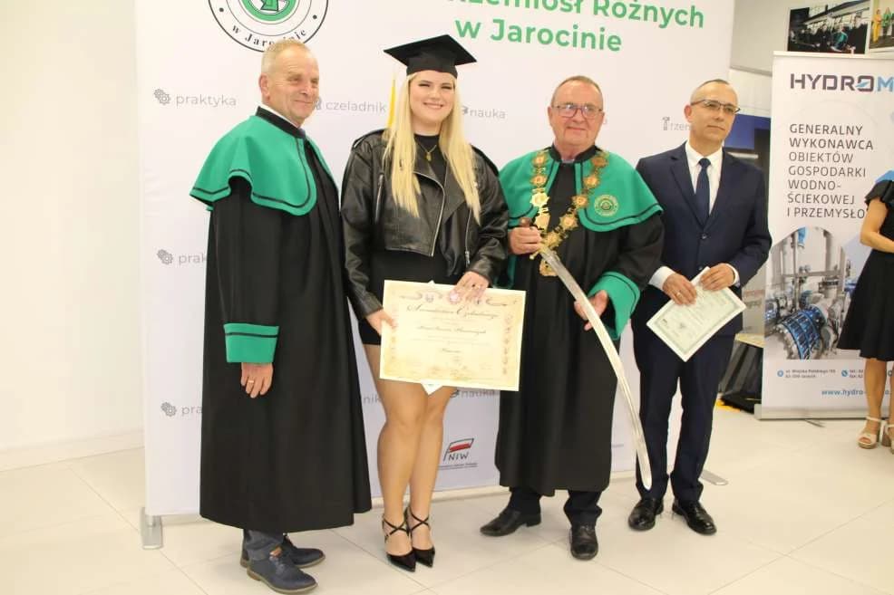 W Jarocinie odbyła się uroczysta ceremonia Wyzwolin Czeladniczych, czyli przejścia z ucznia na czeladnika [ZDJĘCIA, SONDA]