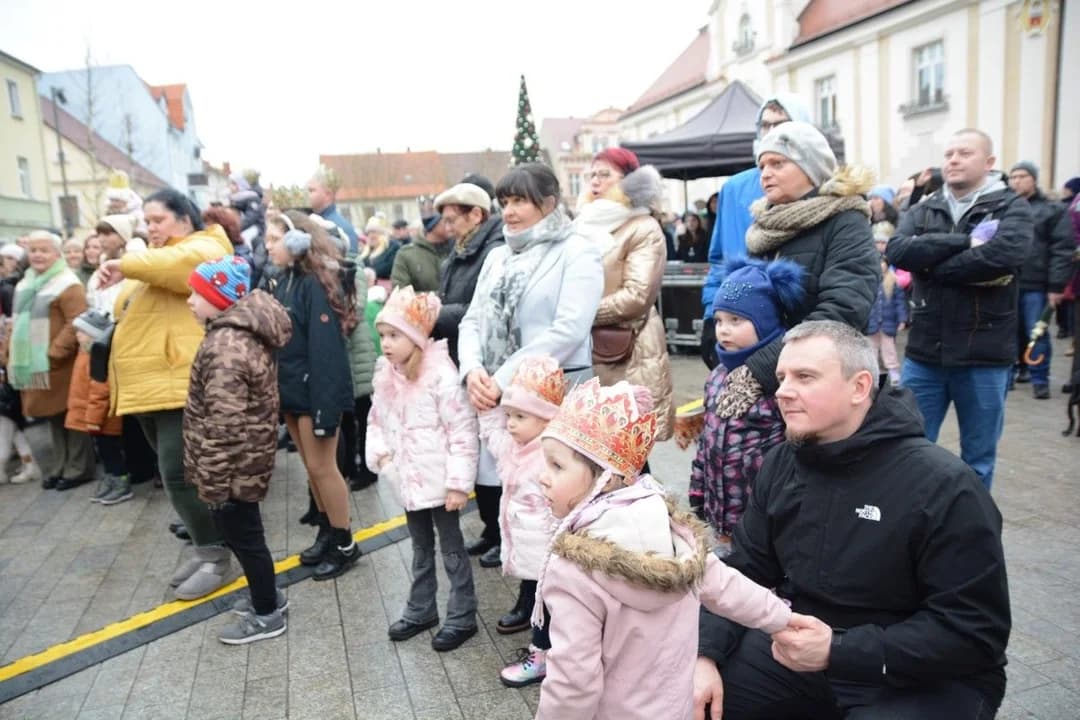 14. Jarocińskie Kolędowanie z Orszakiem Trzech Króli. Najwięcej było przedszkolaków  [ZDJĘCIA]