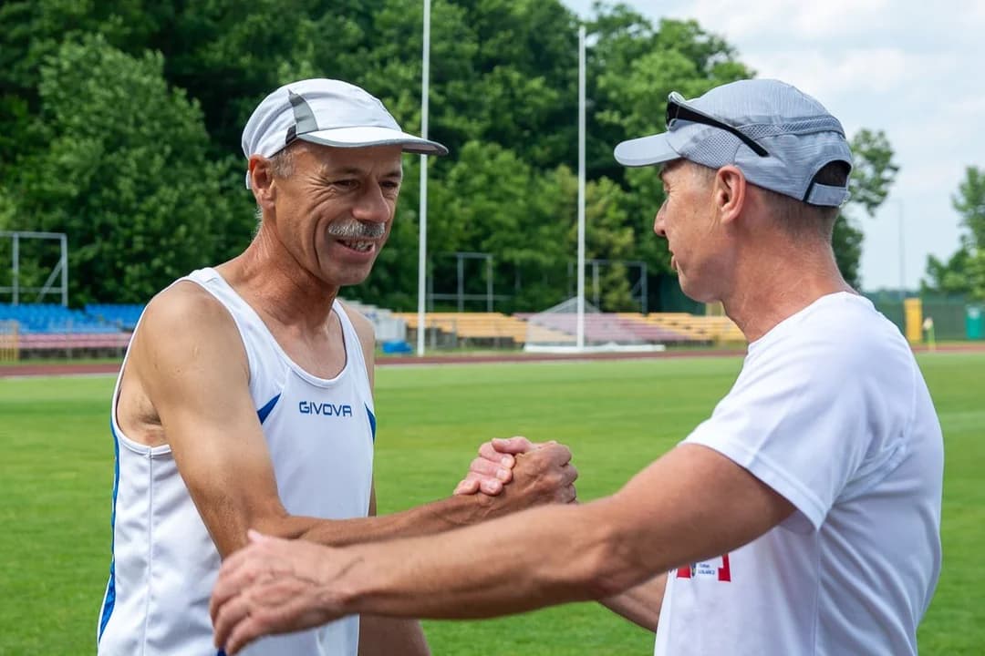 Wiesław Garbarek świętował nietypowo. Biegał na stadionie w Jarocinie w swoje 70. urodziny [ZDJĘCIA]