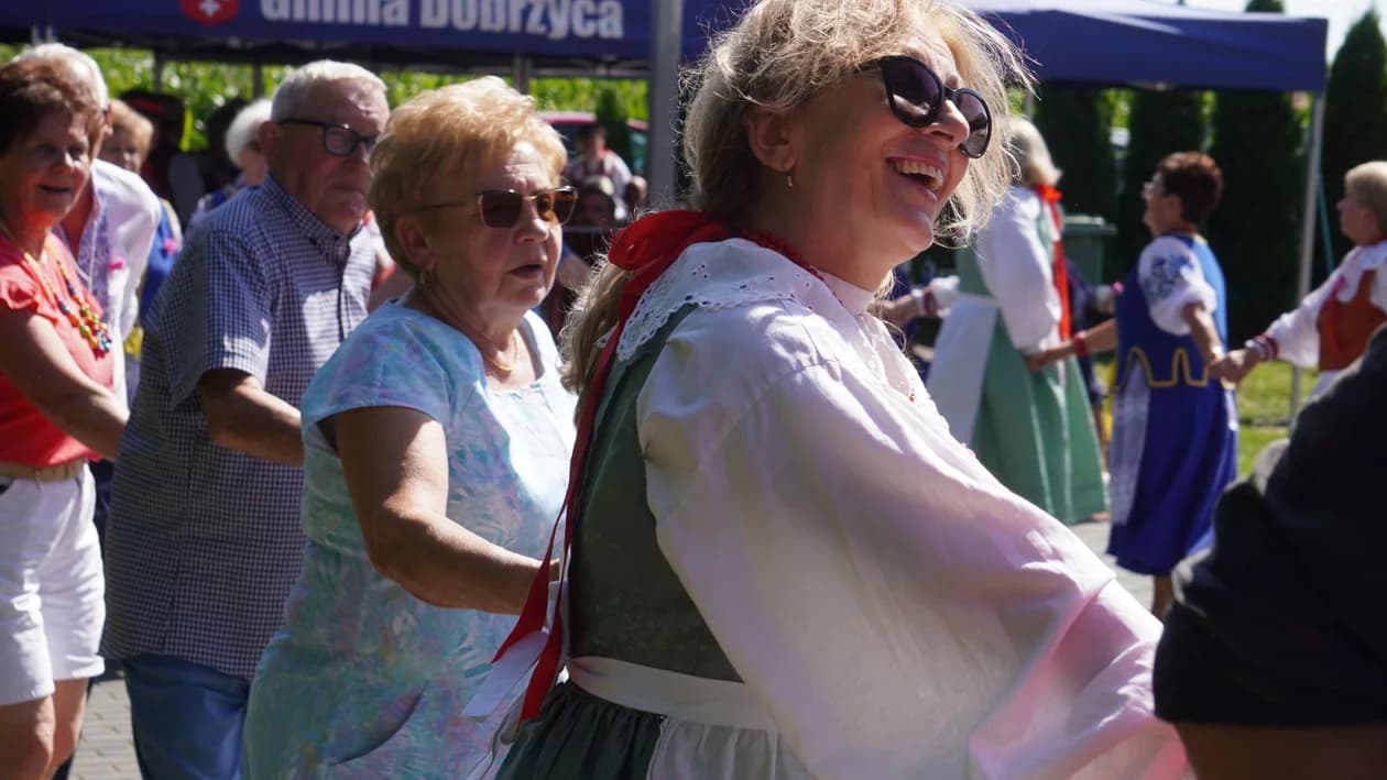 Biesiada przebiegała pod wymownym hasłem: „Choć jestem seniorem, to żyję z humorem”