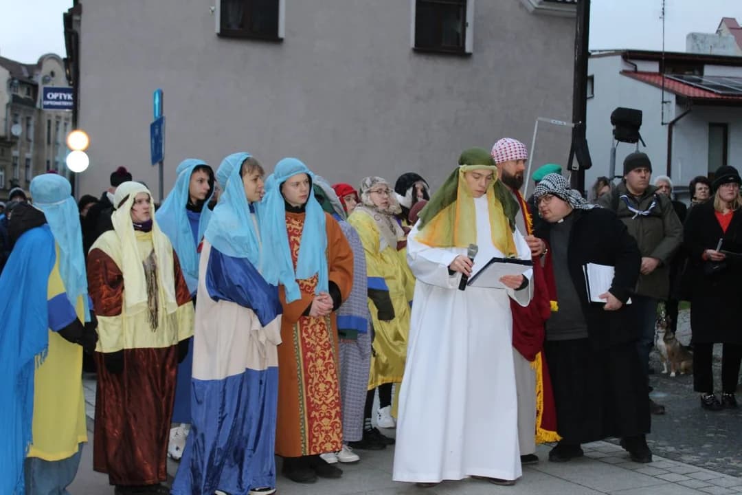Misterium u franciszkanów i na ulicach Jarocina. Tym razem bez lawety — zdjęcie 5 z 21
