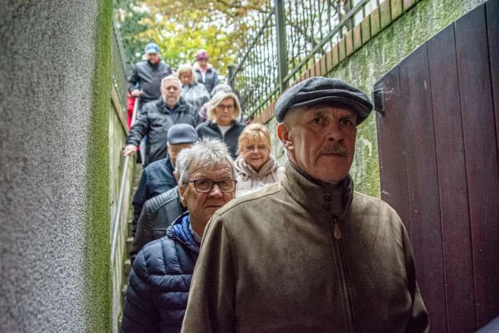 Śladami parkowych zabytków podążali uczestnicy spaceru po parku Radolińskich w Jarocinie. Co zobaczyli? [ZDJĘCIA] — zdjęcie 6 z 35