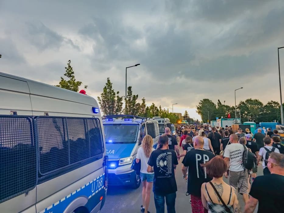 ZDJĘCIA. Tak wyglądała praca służb na Jarocin Festiwal 2026. Policja i strażacy ujawniają kulisy — zdjęcie 6 z 66