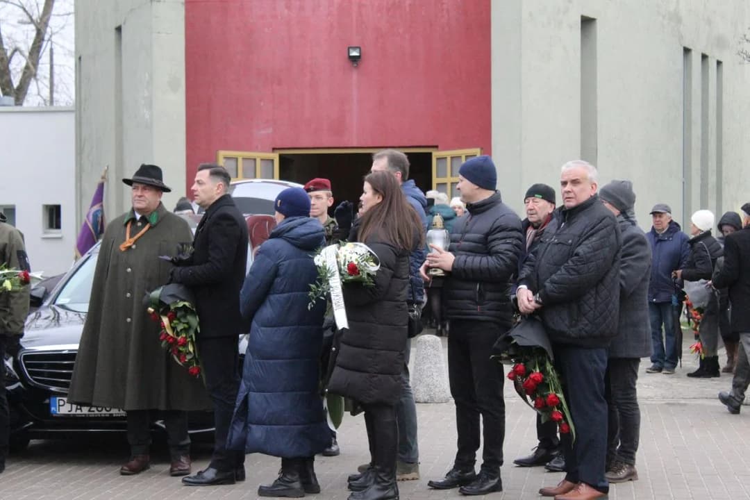 Odprowadzili druha Stefana Tobolskiego na ostatnią wartę. Tłumy na pogrzebie — zdjęcie 3 z 99