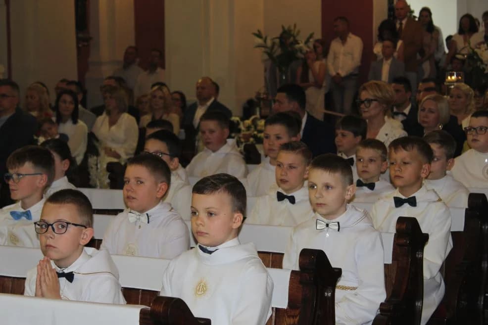 Pierwsza Komunia Święta w parafii św. Marcina w Jarocinie — zdjęcie 3 z 235