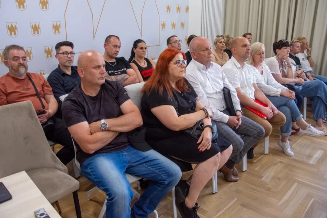 Dyskusja o sytuacji w Schronisku dla Bezdomnych Zwierząt w Radlinie — zdjęcie 5 z 41