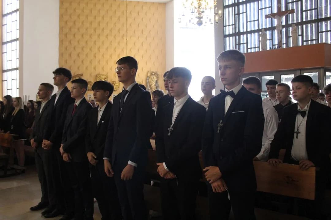 Bierzmowanie na odpuście ku czci św. Antoniego Padewskiego u franciszkanów w Jarocinie [ZDJĘCIA] — zdjęcie 3 z 93