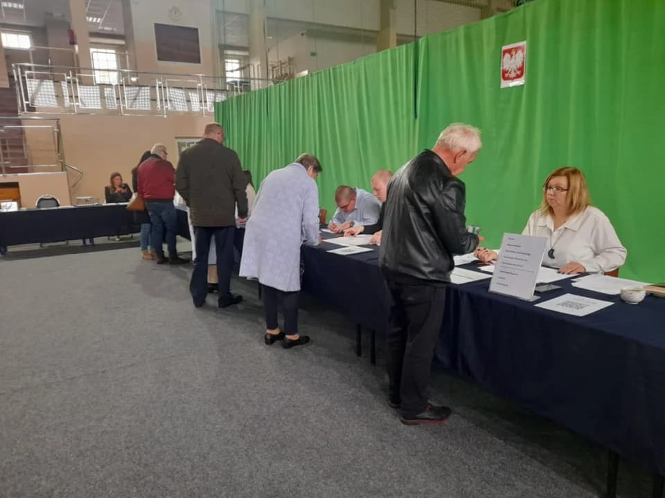 Wybory prezydenckie 2025. Frekwencja jest na razie niewielka [ZDJĘCIA] — zdjęcie 6 z 26