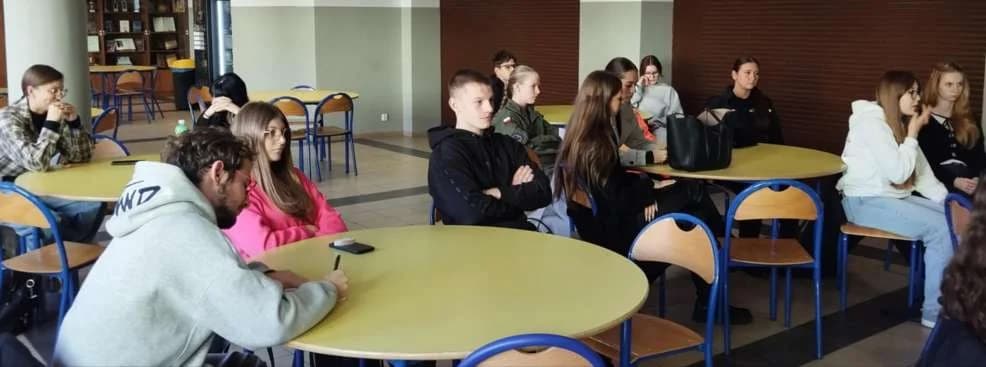 Wolontariusze z Zespołu Szkół Ponadpodstawowych nr 2 w Jarocinie — zdjęcie 3 z 9