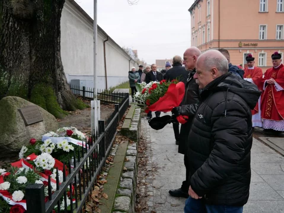W Jarocinie uczczono pamięć ofiar stanu wojennego — zdjęcie 4 z 7