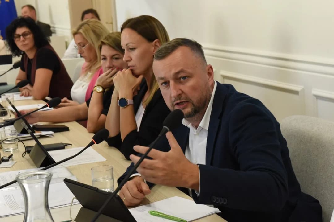 Sesja Rady Miejskiej w Jarocinie (25 sierpnia 2026 r.) — zdjęcie 1 z 59
