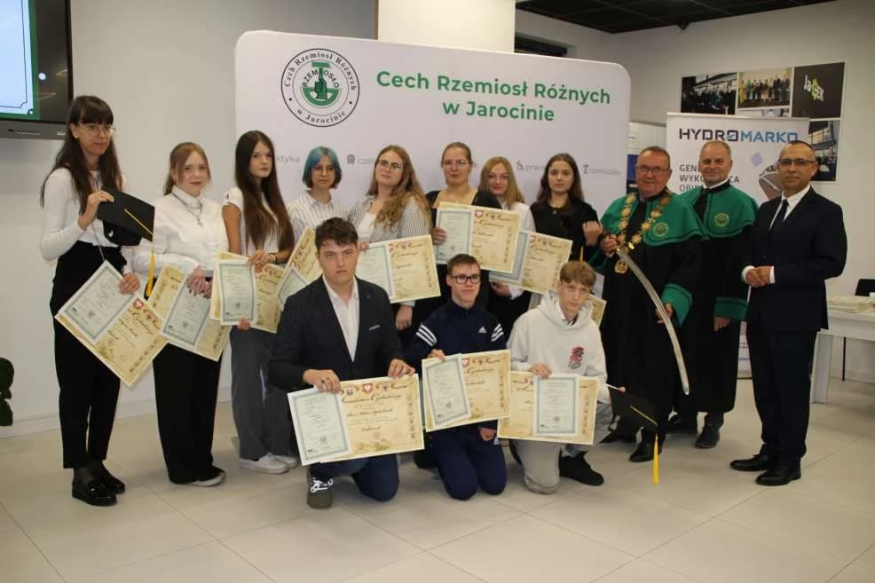W Jarocinie odbyła się uroczysta ceremonia Wyzwolin Czeladniczych, czyli przejścia z ucznia na czeladnika [ZDJĘCIA, SONDA]