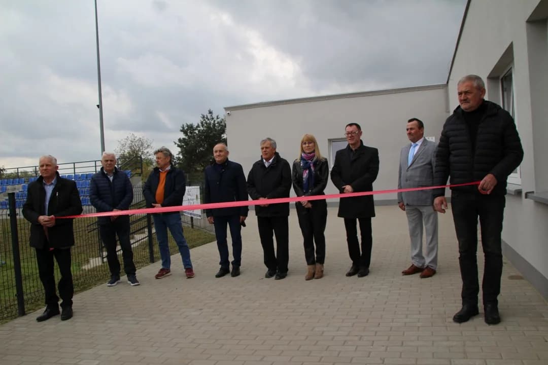 Otwarcie boiska sportowego w Magnuszewicach — zdjęcie 6 z 51