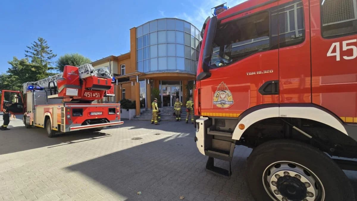 Alarm przeciwpożarowy w hotelu Jarota