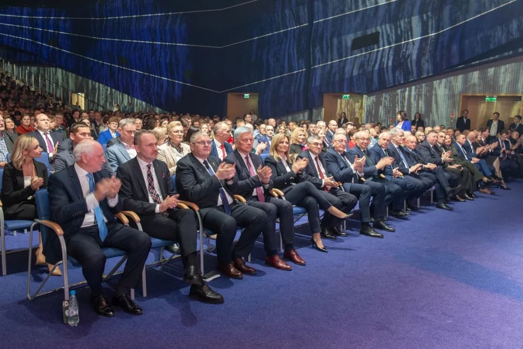 Rocznie produkują 1,8 mln brojlerów. Właściciele gospodarstwa w Kruczynie - Wielkopolskimi Rolnikami Roku 2024. Nominacja dla pszczelarza z Jarocina [ZDJĘCIA]