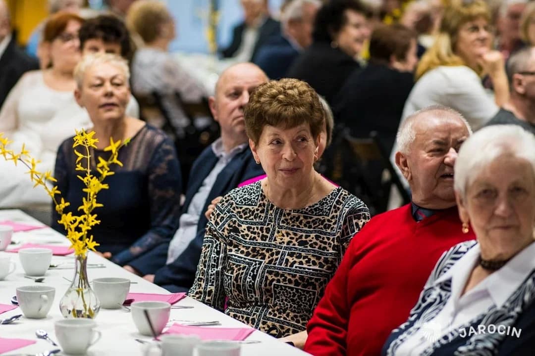 Śniadanie wielkanocne w Jarocinie. Z władzami i czekoladowymi zajączkami — zdjęcie 3 z 7