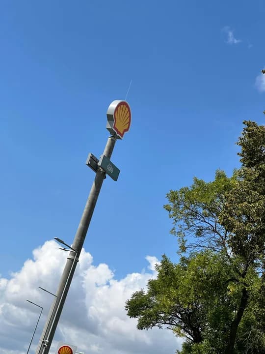 KIerowcy zastanawiają się, keidy punkt będzie gotowy