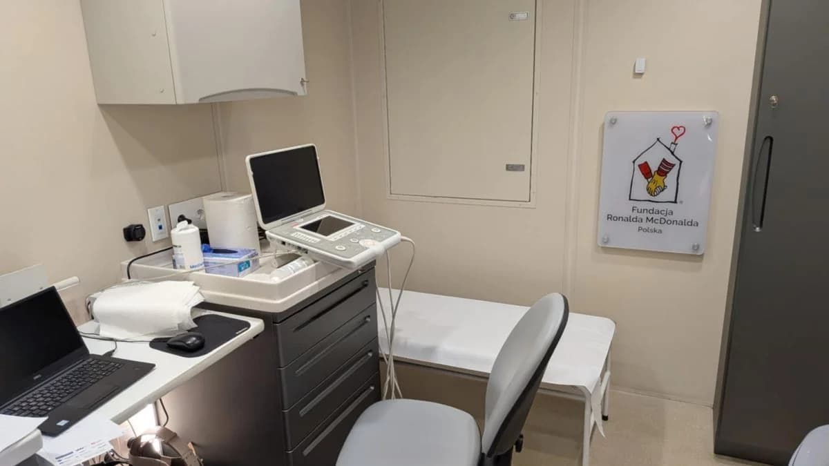 Fundacja Ronalda McDonalda bada dzieci, DKMS szuka bliźniaków genetycznych. Ważne akcje przed szpitalem w Jarocinie [ZDJĘCIA] — zdjęcie 3 z 14