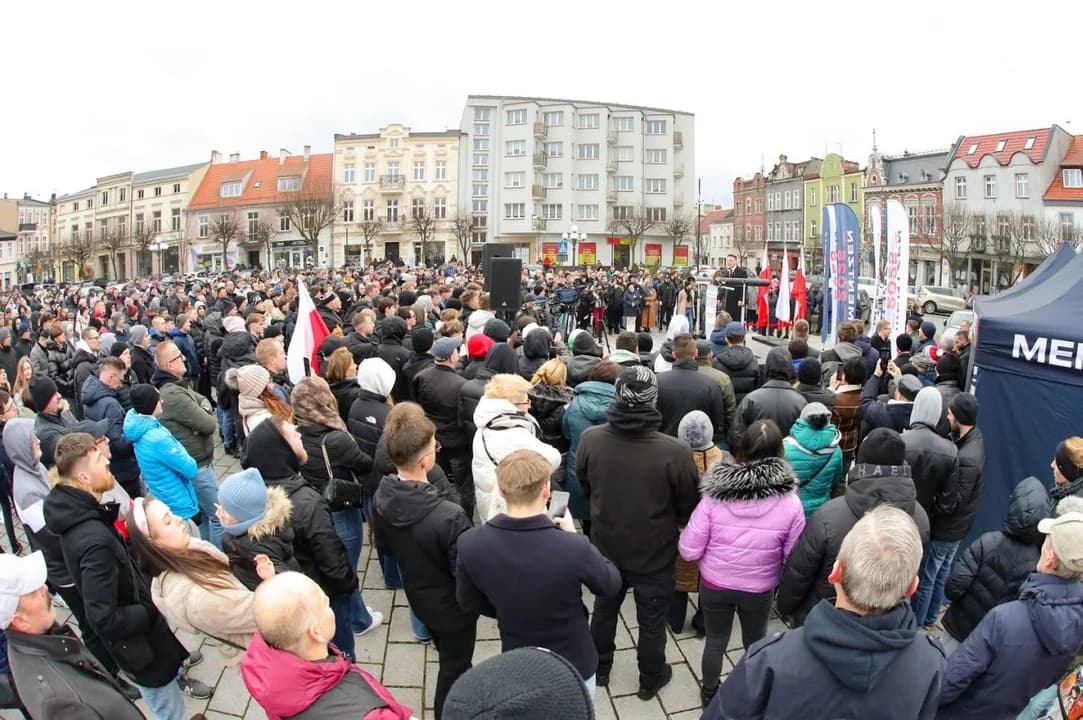Do Jarocina przyjedzie kolejny kandydat na prezydenta, tym razem Sławomir Mentzen [ZDJĘCIA] — zdjęcie 2 z 15